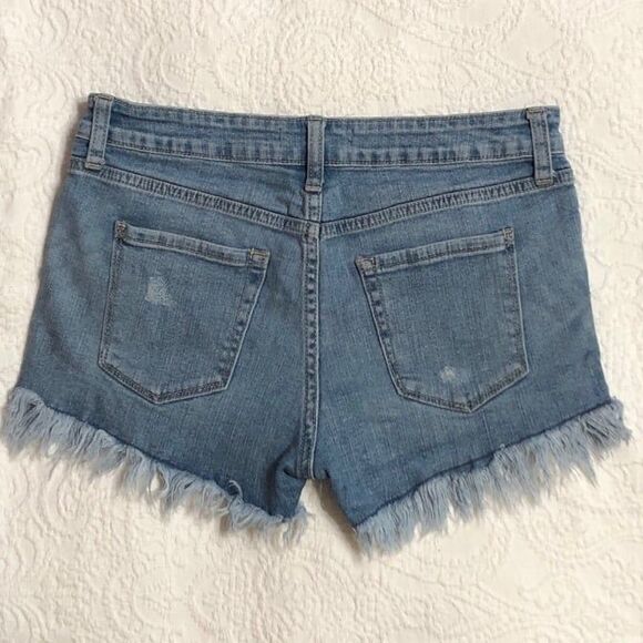 JUST USA Denim Jean Shorts Size 26/Medium Distressed Fringe Bottom - Picture 2 of 6